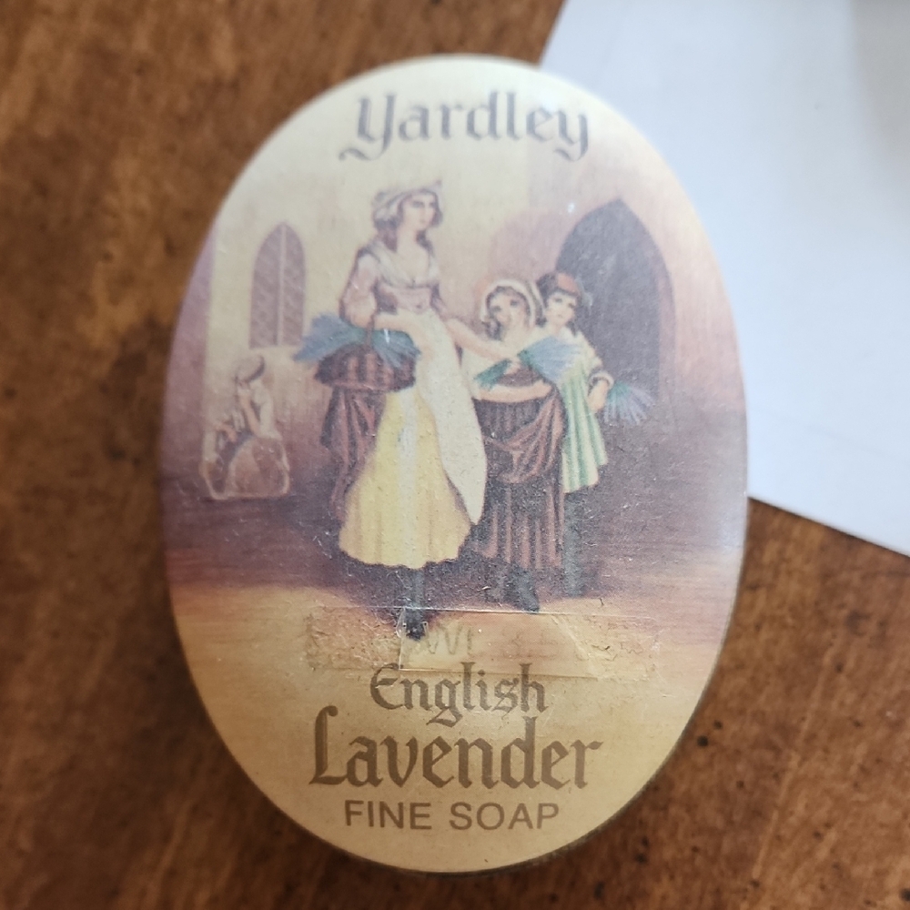 ✨5/$8✨ Yardley Bar Soap with Lavender Scent in a Tin